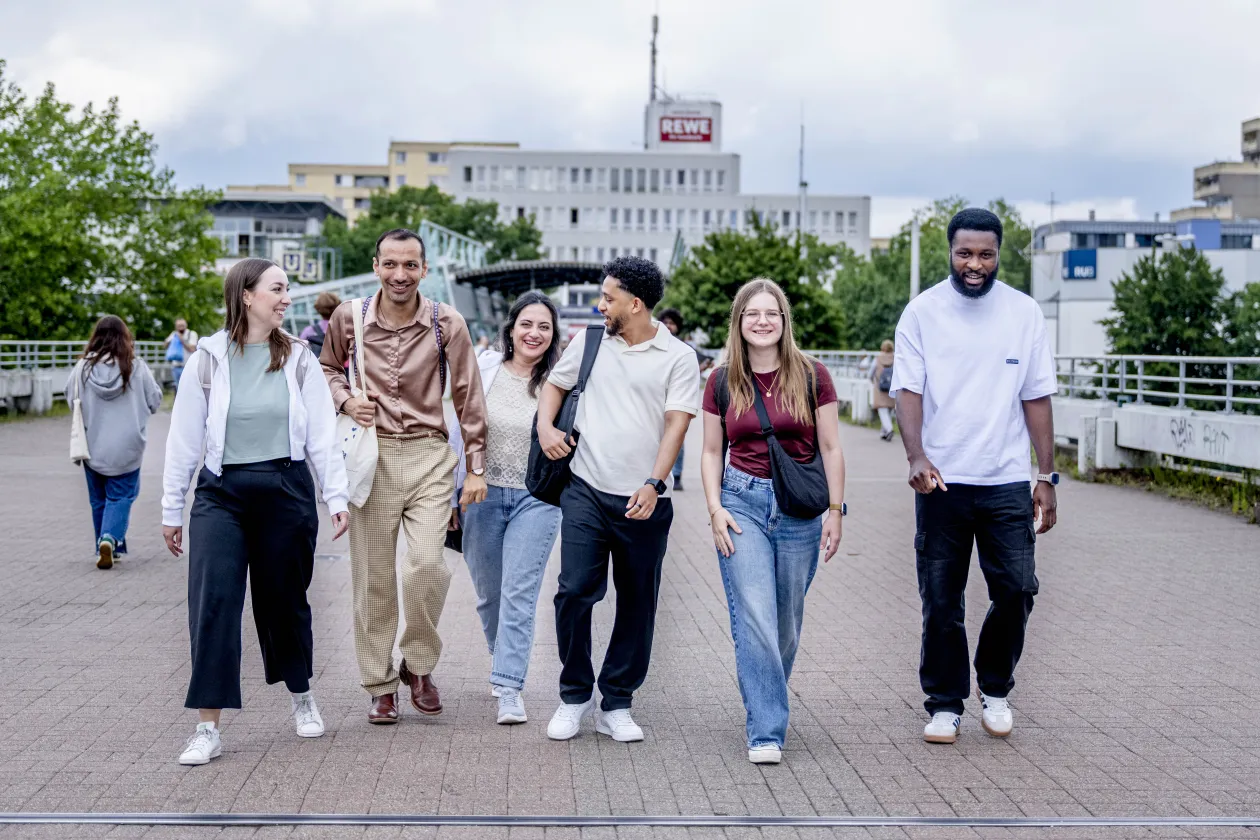 Gruppenbild auf der Unibrücke